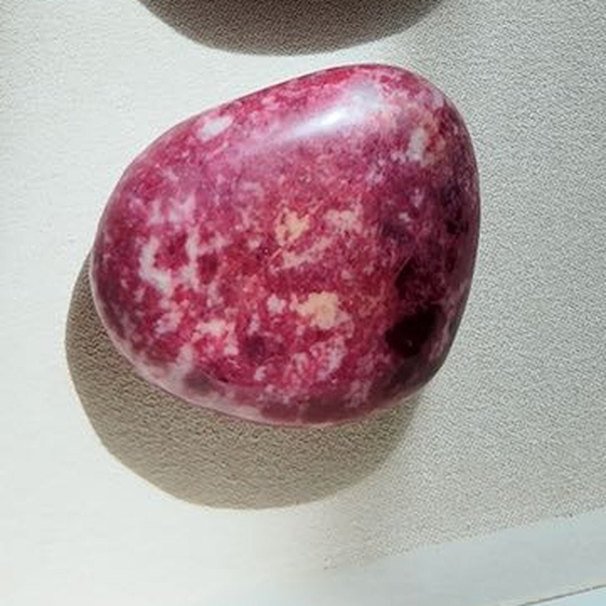 TENDER thulite palm stone, rose and cream