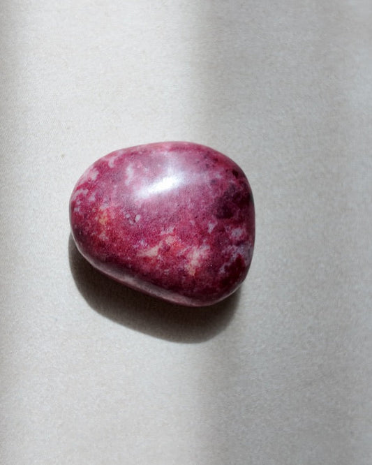 TENDER | Thulite