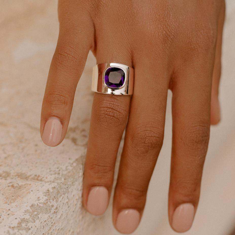 Lilly Ring | Amethyst, White Rhodium