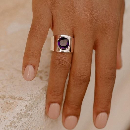 Lilly Ring | Amethyst, White Rhodium