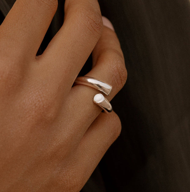 Twisted Ring in Silver with Mother Of Pearl