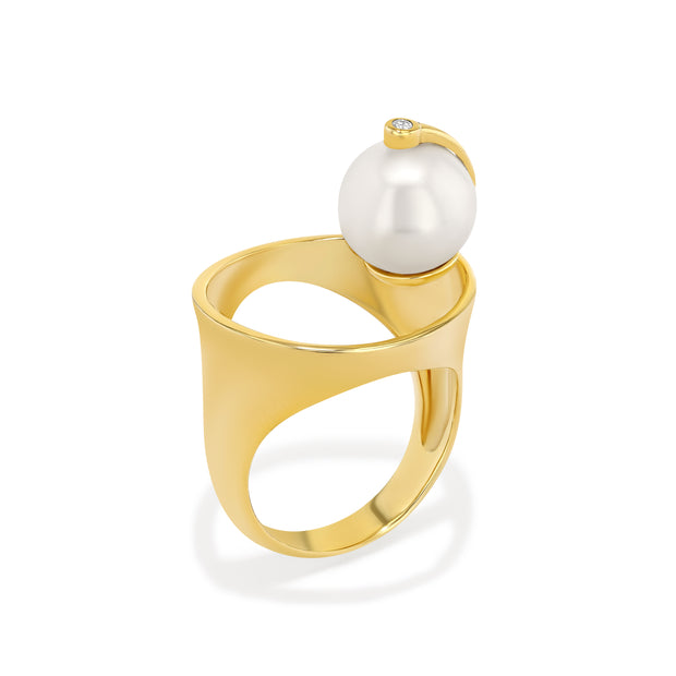 World Ring with Fresh Water Pearl