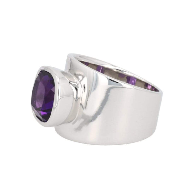 Lilly Ring in White Rhodium with Amethyst