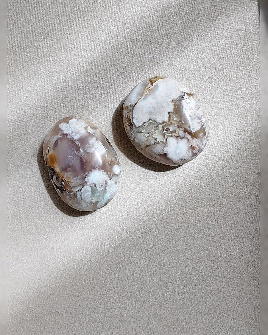 BLOOM flower agate palm stones on cream tray